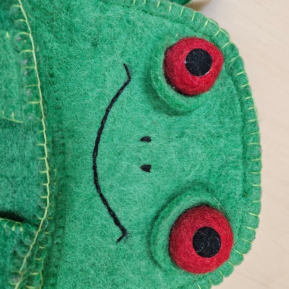 Hand Felted Frog Backpack Kids Children Green zipper pockets adjustable straps - Picture 4 of 7